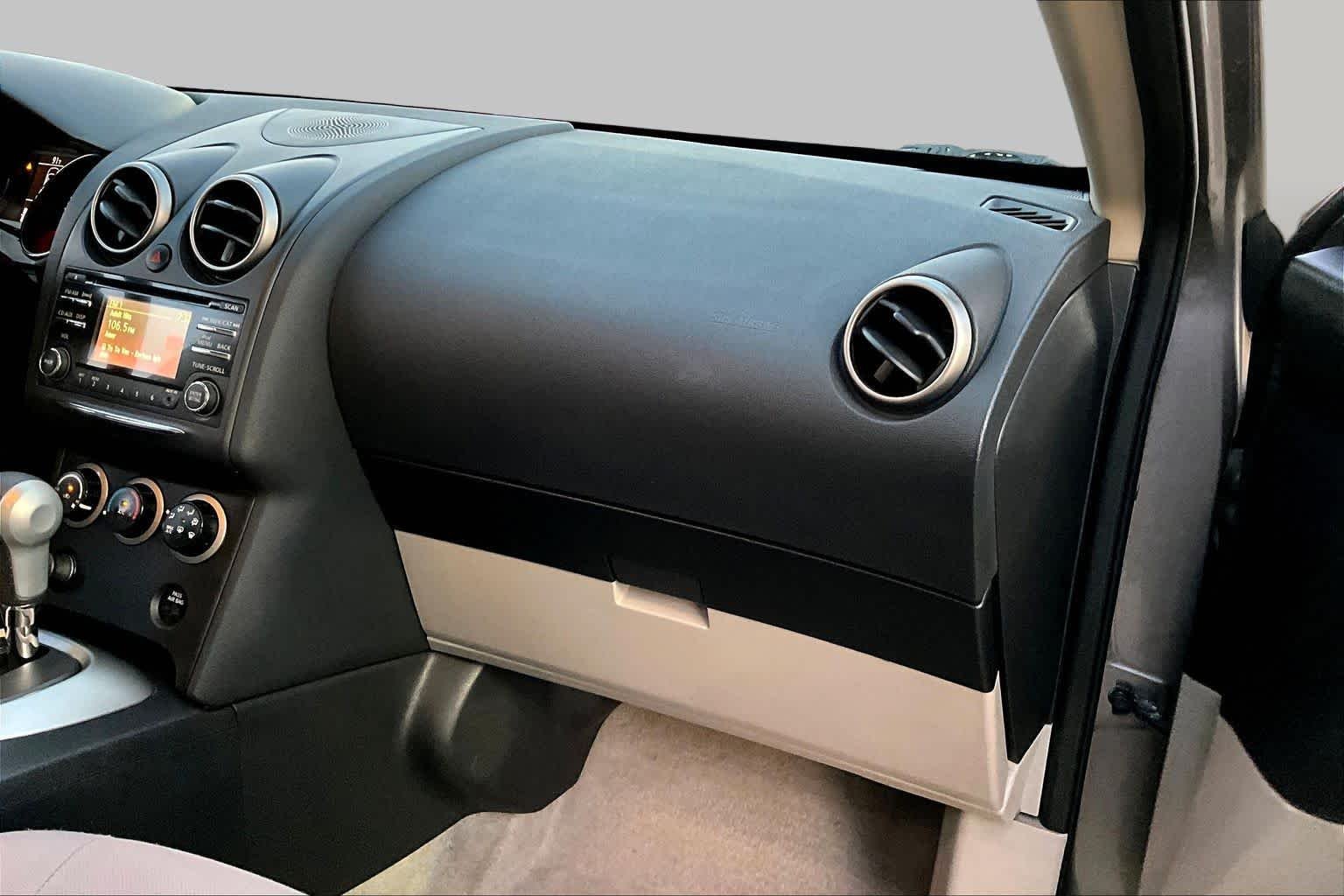 Used 2012 Platinum Graphite Nissan S image 19