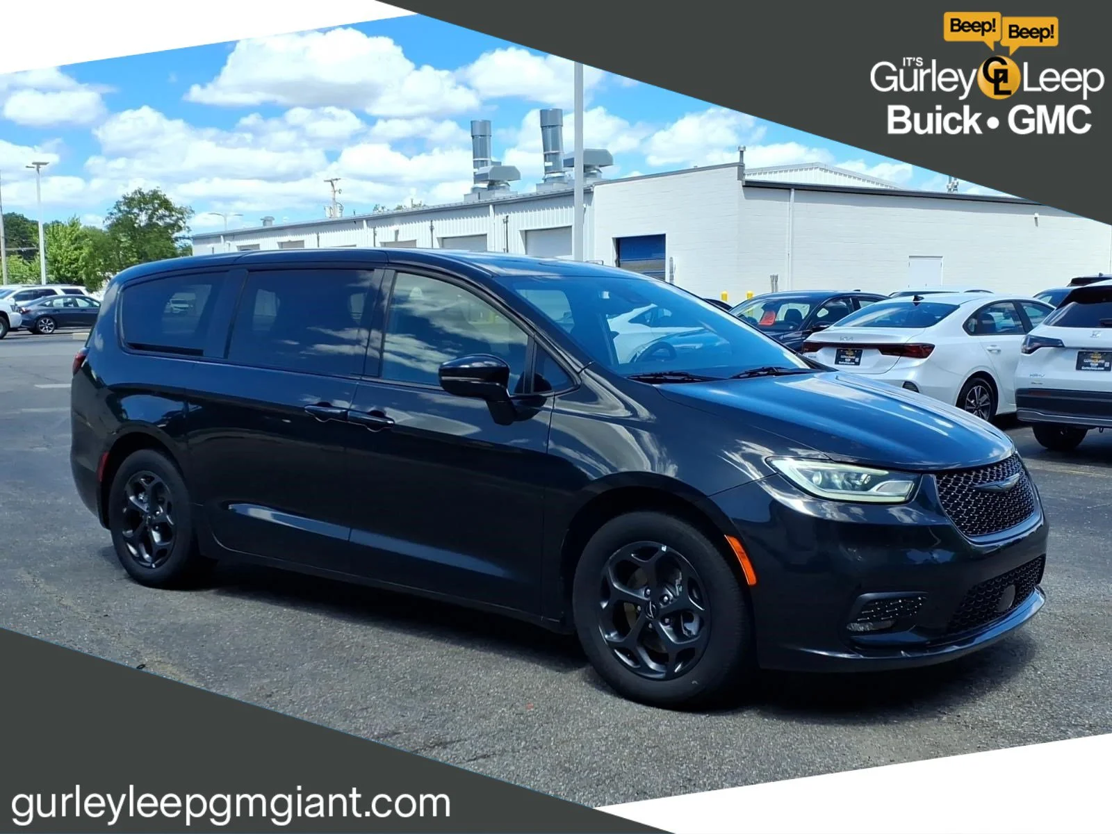 Used 2022 Brilliant Black Crystal Pearlcoat Chrysler Hybrid Touring L image 1