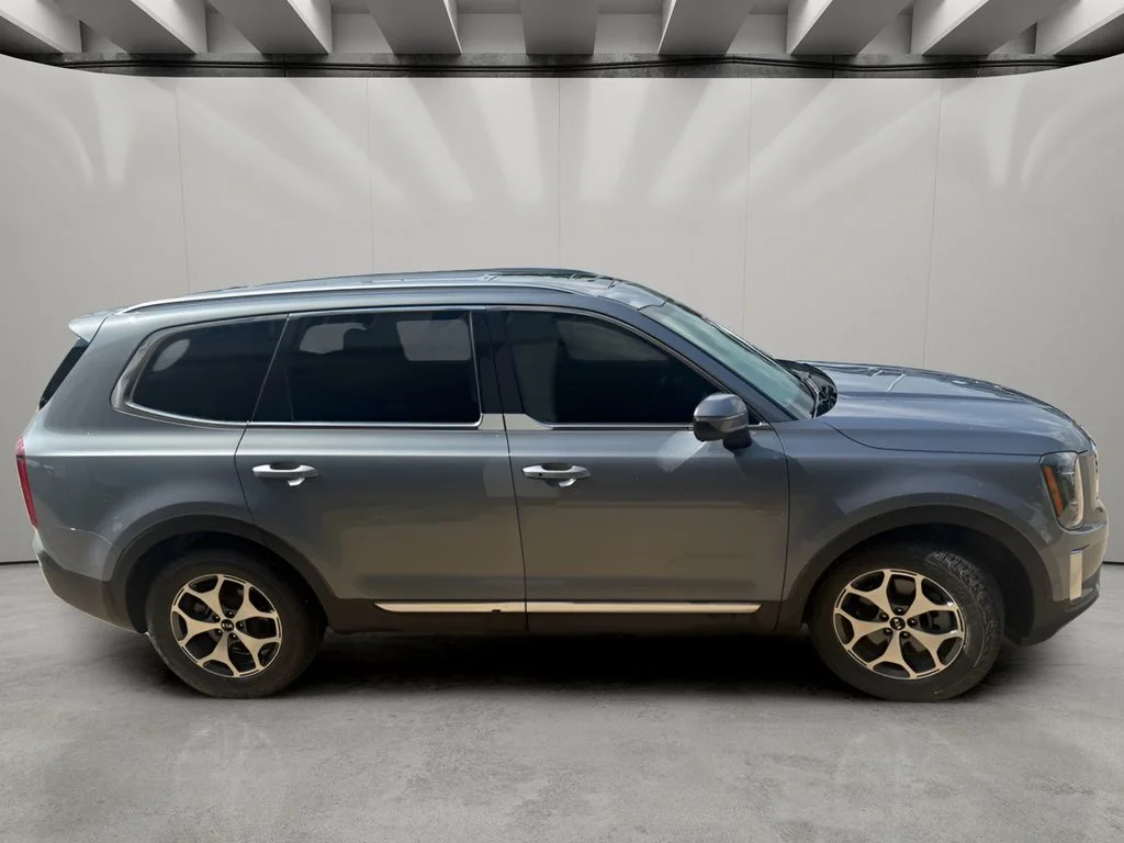 Used 2020 Everlasting Silver Kia EX image 6