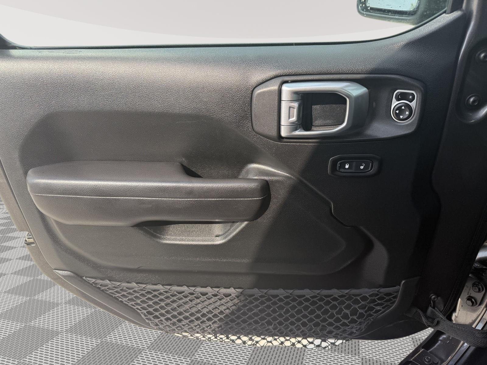 Used 2019 Granite Crystal Metallic Clearcoat Jeep Rubicon image 8