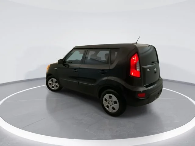 Used 2013 Gray Kia Base image 4
