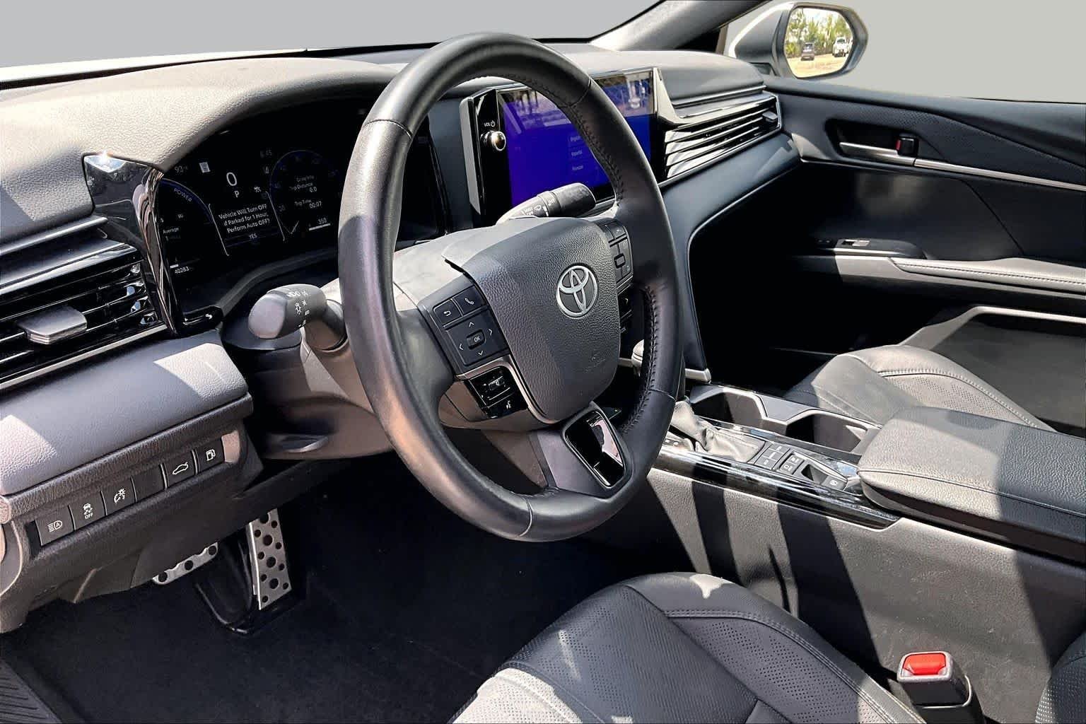 Used 2025 Wind Chill Pearl Toyota XSE image 18