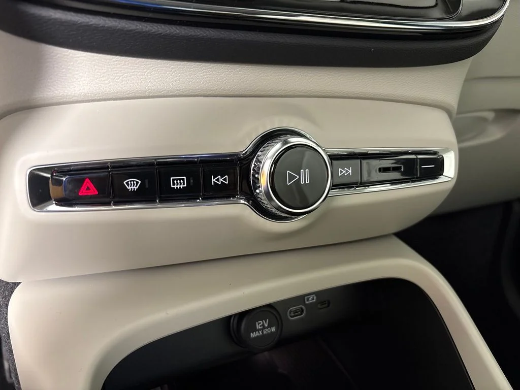 New 2026 Crystal White Volvo Plus image 28