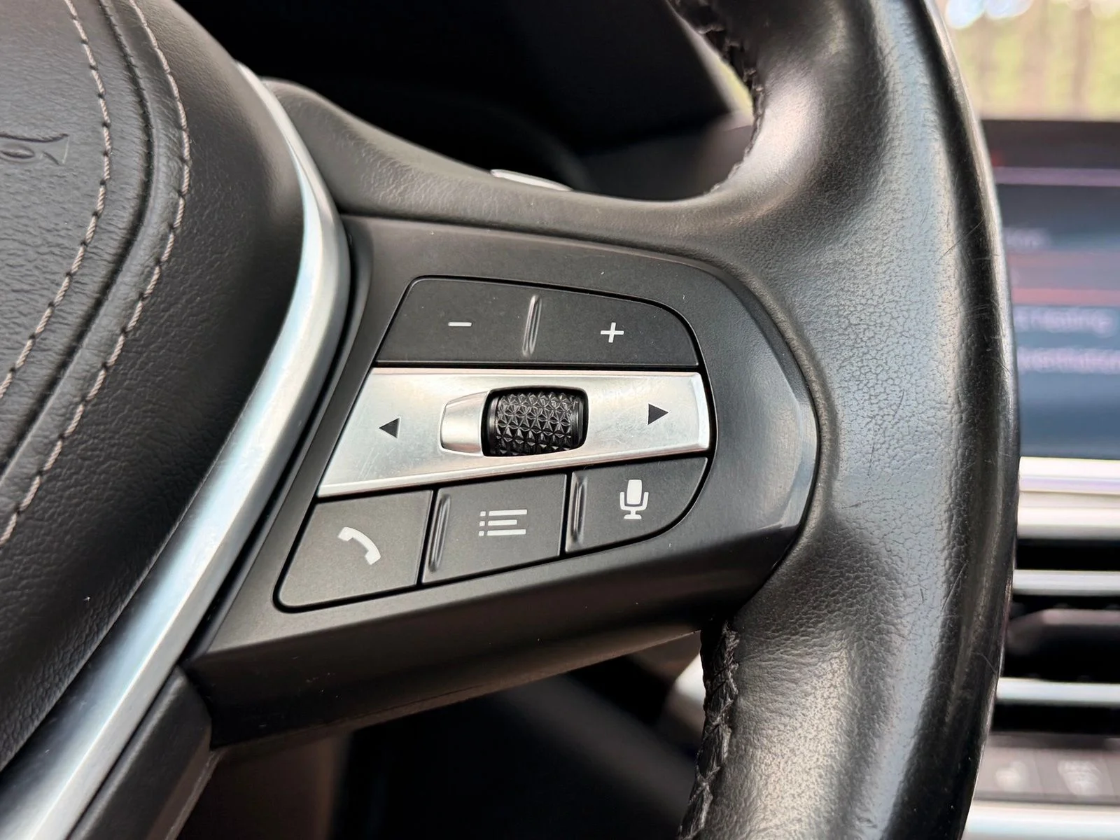 Used 2019 Mineral White Metallic BMW xDrive40i image 24