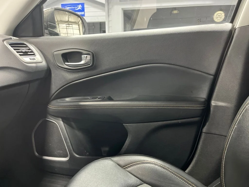 Used 2019 White Clearcoat Jeep Latitude image 18