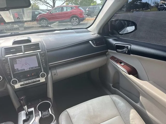 Used 2012 White Toyota XLE image 18