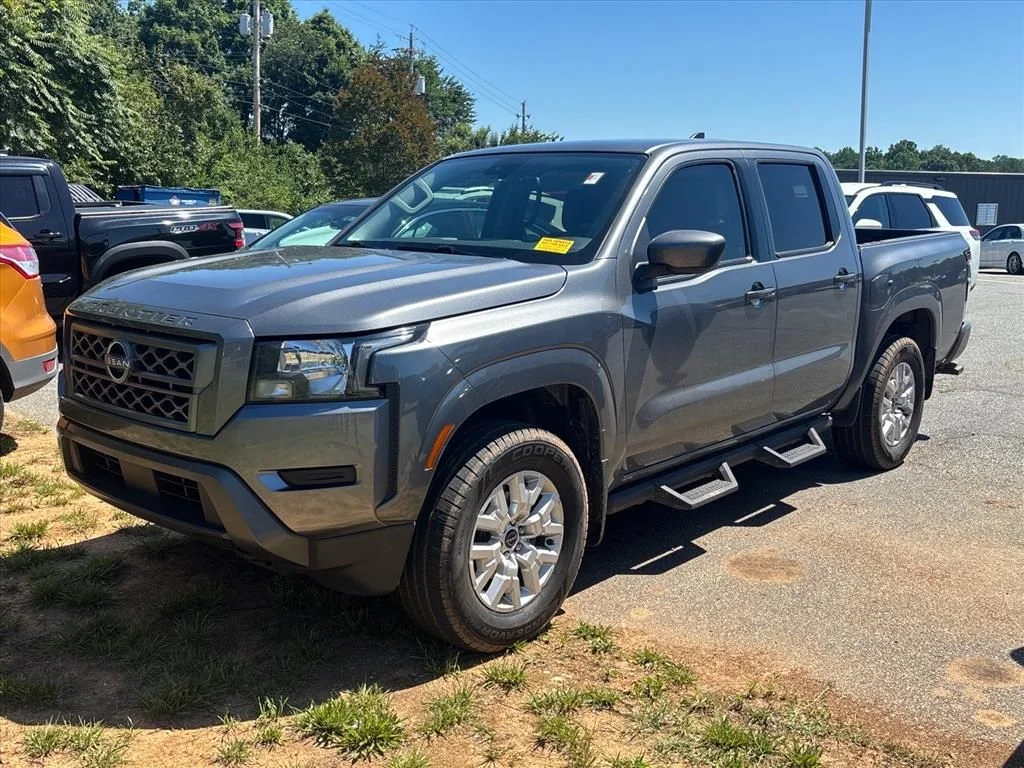 Used 2023 Gray Nissan SV image 2