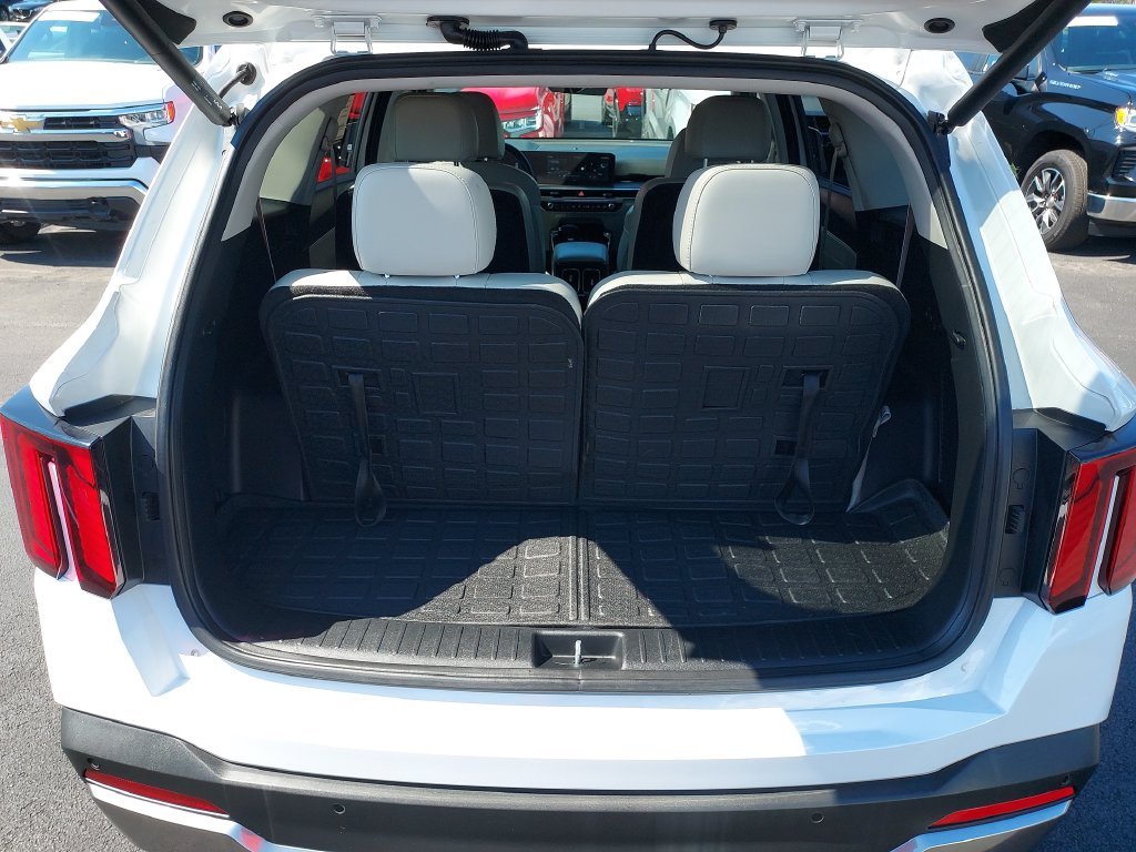 Used 2025 White Kia SX image 10