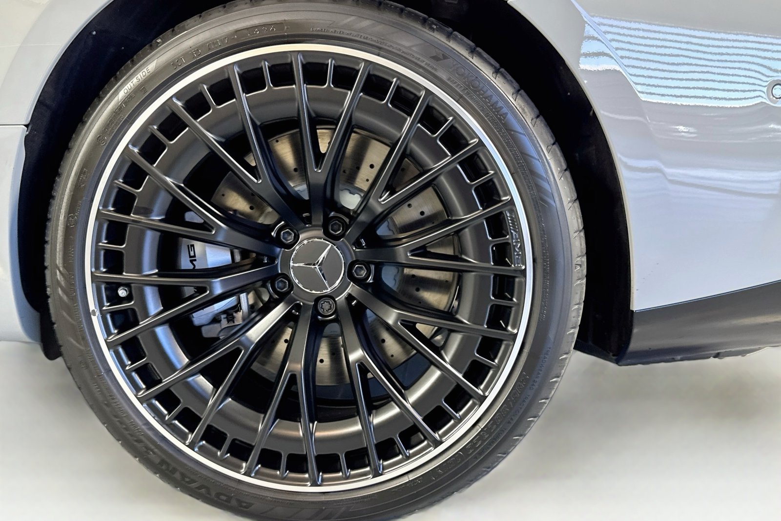 New 2027 MANUFAKTUR Alpine Grey Mercedes-Benz AMG® CLE 53 image 28