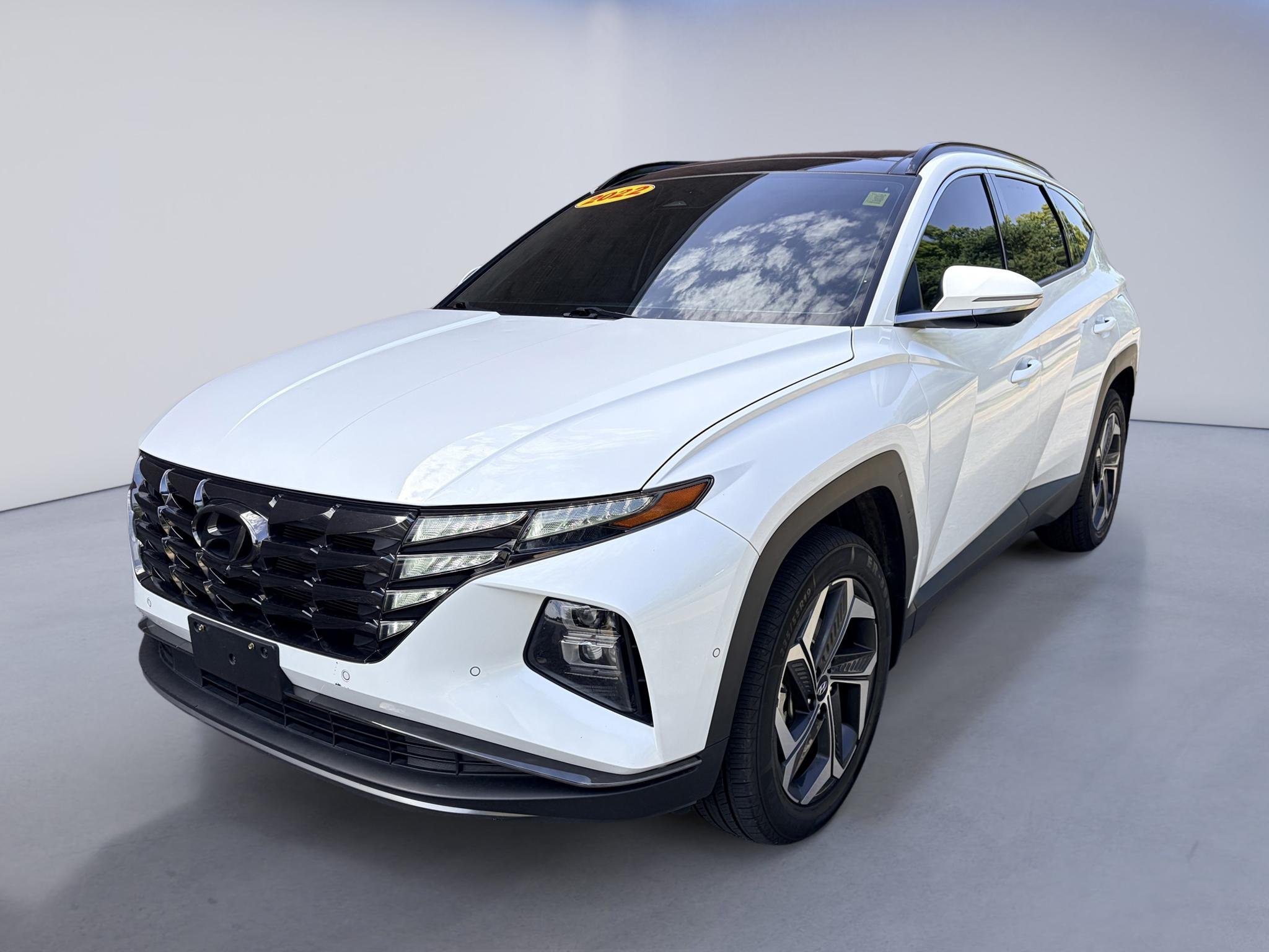 Used 2022 Quartz White Hyundai Limited image 1