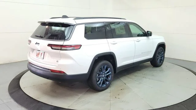 New 2026 Bright White Clear-Coat Exterior Paint Jeep  image 10