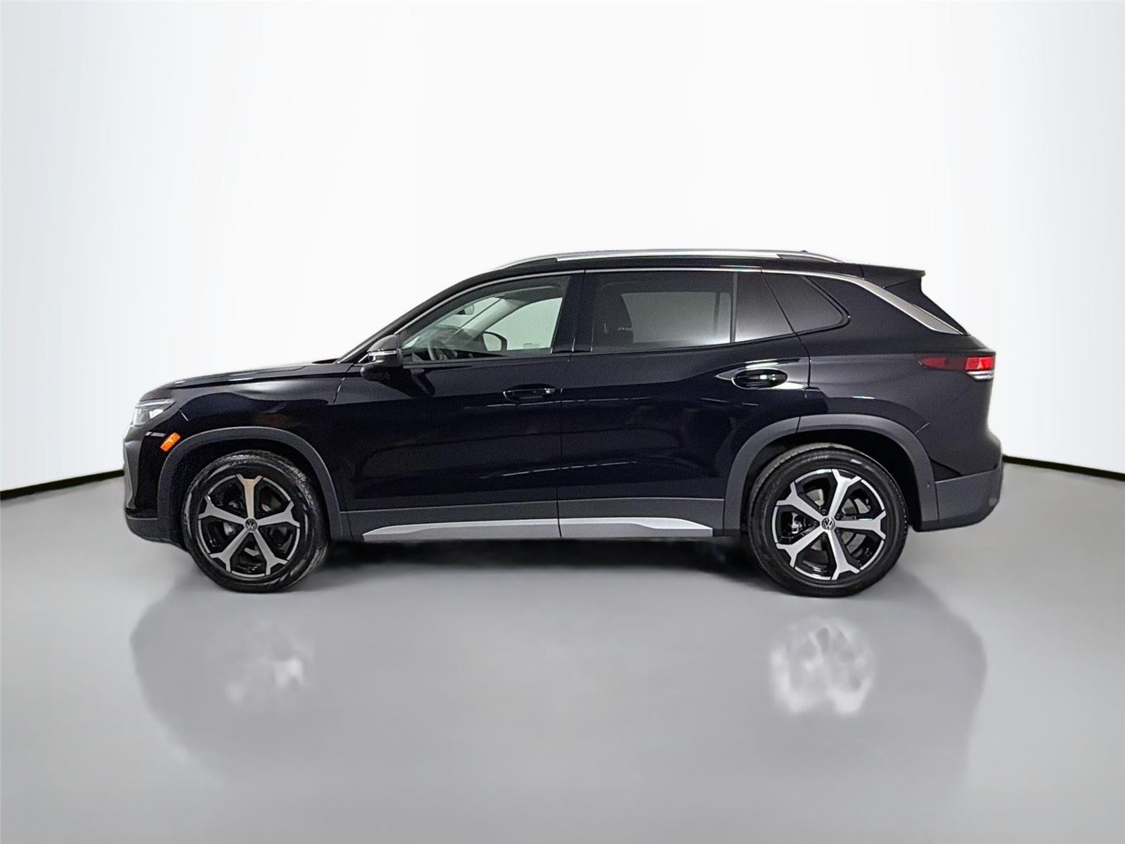 New 2026 Deep Black Pearl Volkswagen SE image 8