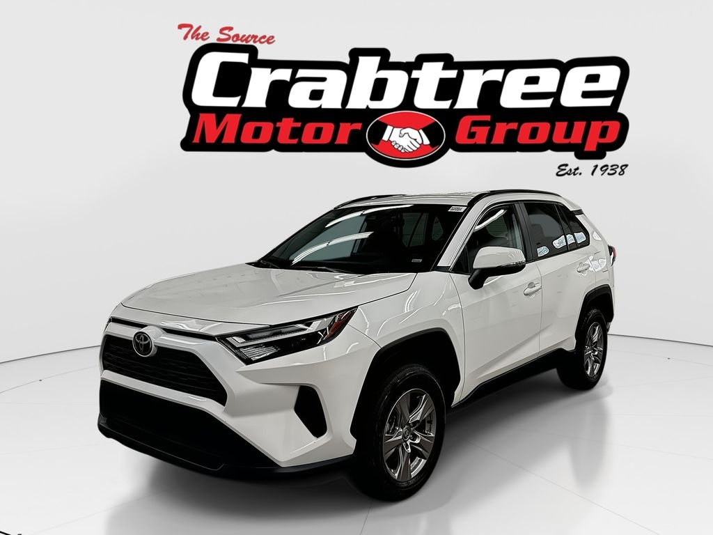 Used 2025 White Toyota XLE image 1