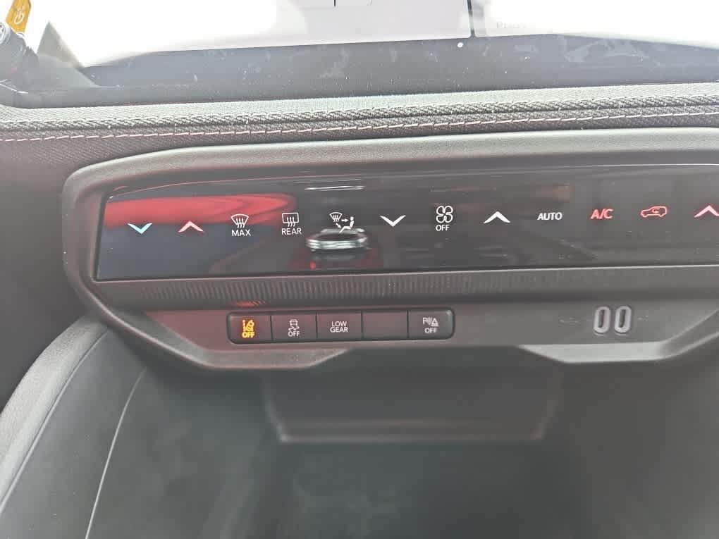 New 2026 Bright White Clearcoat Jeep Laredo image 26