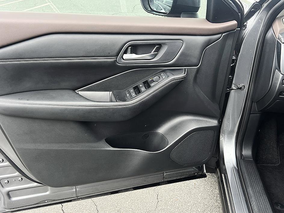Used 2023 Gun Metallic Nissan SV image 20