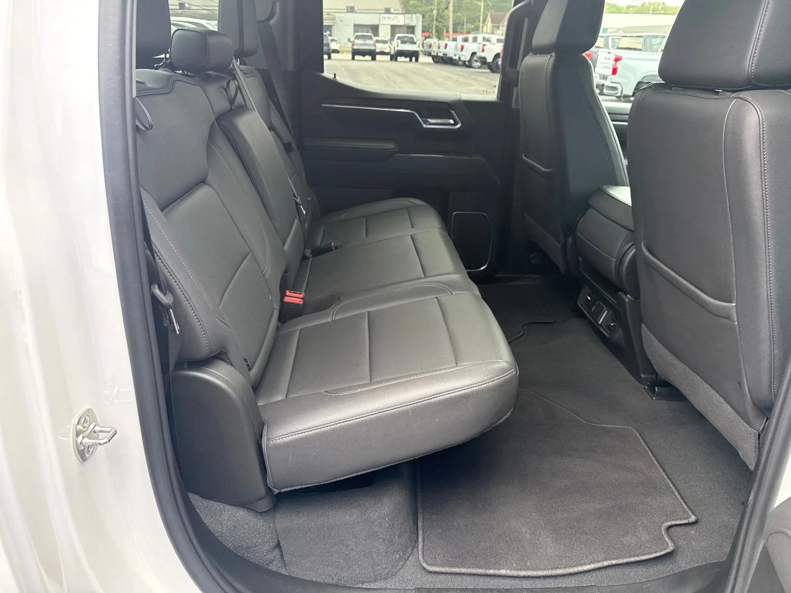 Used 2025 White GMC SLT image 19