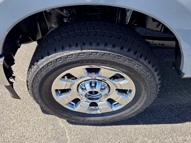 New 2027 Glacier Gray Metallic Tri-Coat Ford Lariat image 10