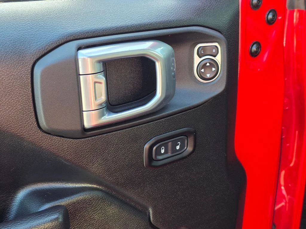 Used 2025 Red Jeep Sport S image 22