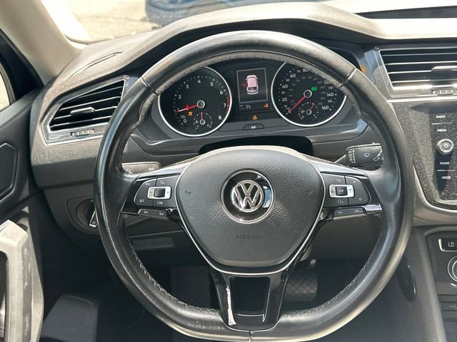 Used 2018 Gray Volkswagen 2.0T SE image 23