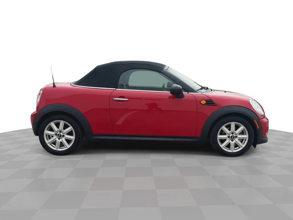 Used 2013 Red MINI  image 9