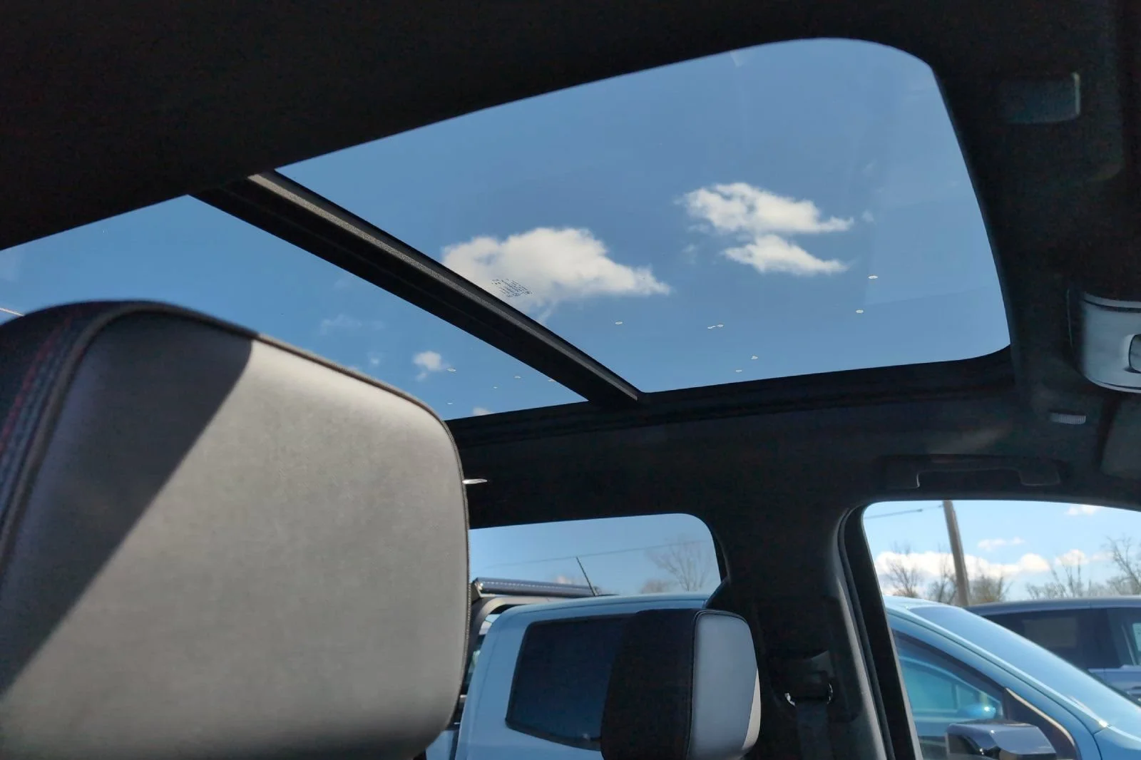 2024 Chevrolet Suburban RST - Photo 18