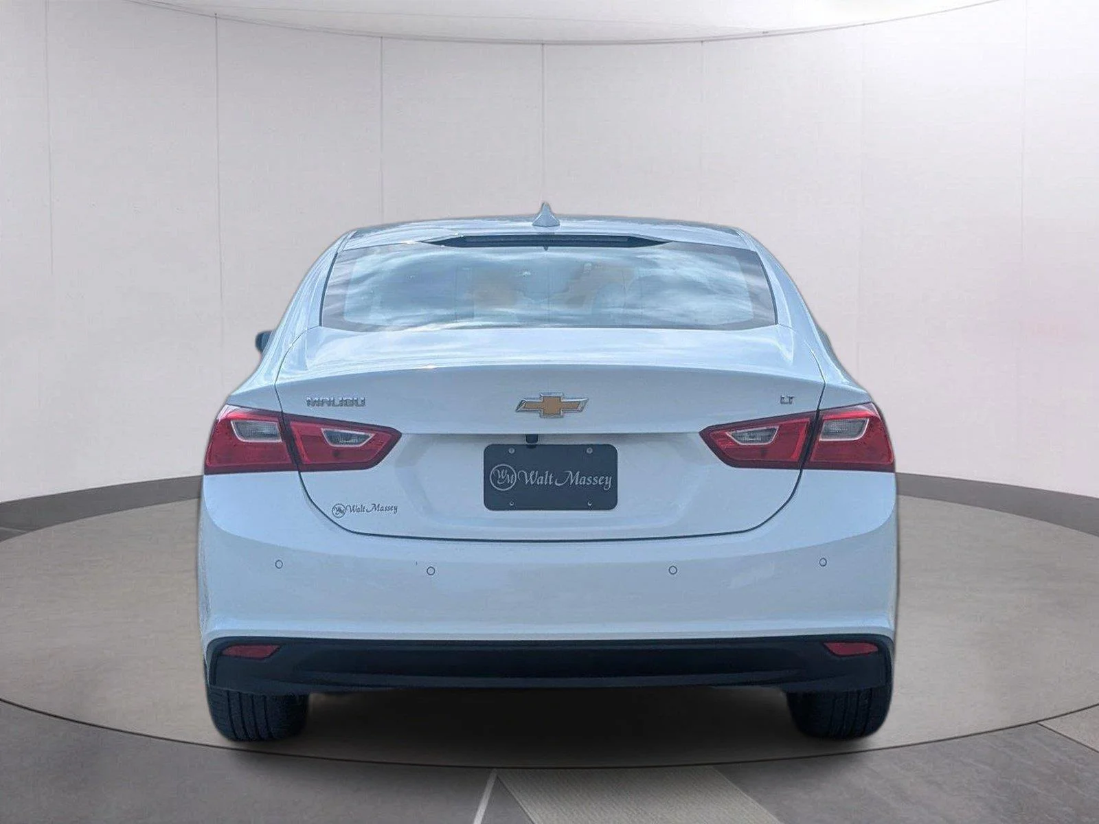 Used 2024 Summit White Chevrolet 1LT image 4