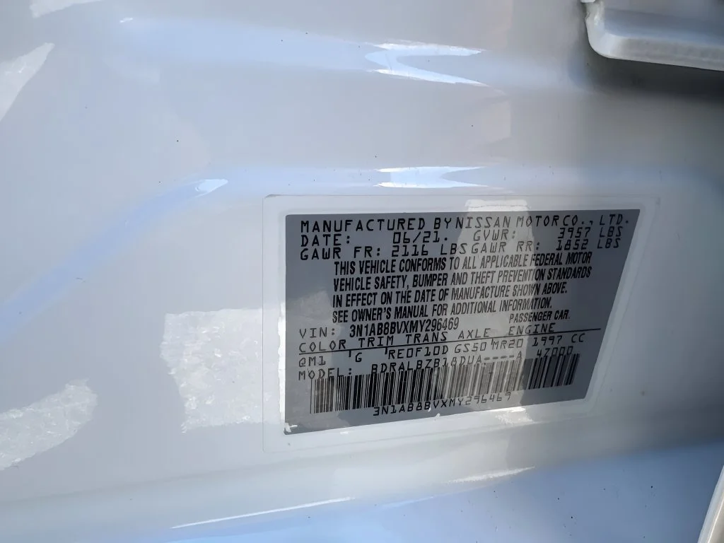 Used 2021 White Nissan S image 24