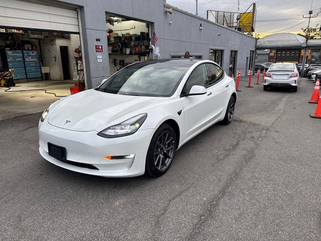 2022 Tesla Model 3 Standard Range Plus's photo