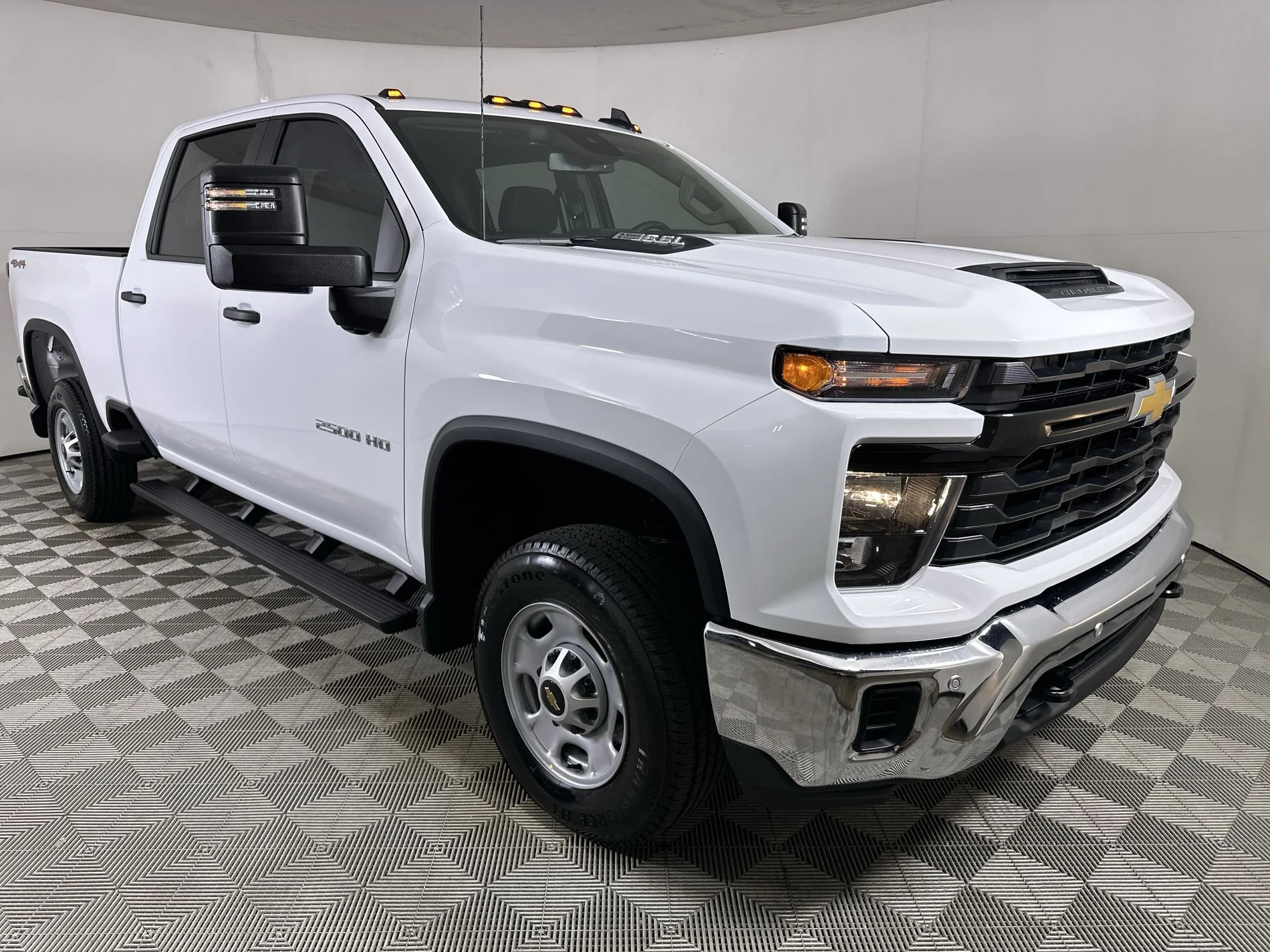 New 2026 Summit White Chevrolet WT image 2