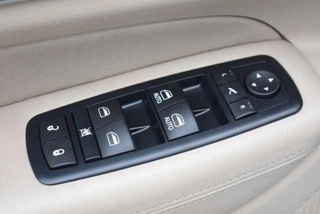 Used 2016 White Jeep Overland image 11