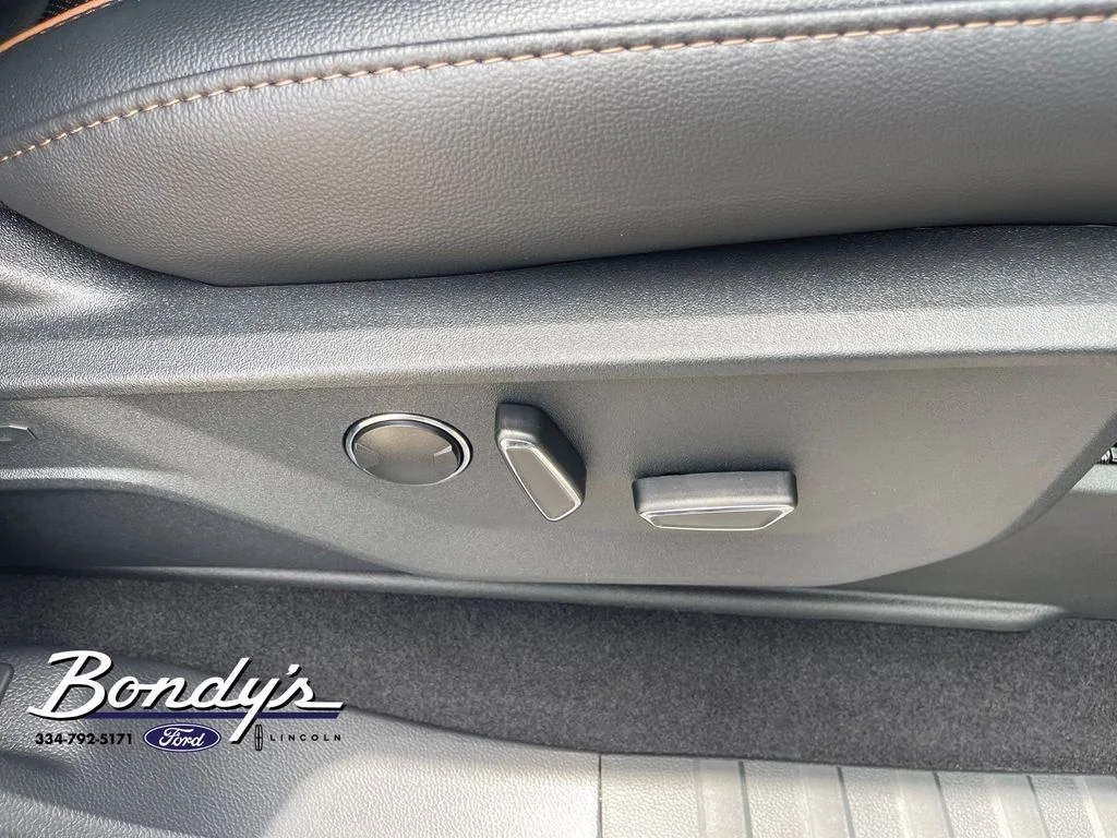 Used 2025 Gray Metallic Ford Lariat image 17