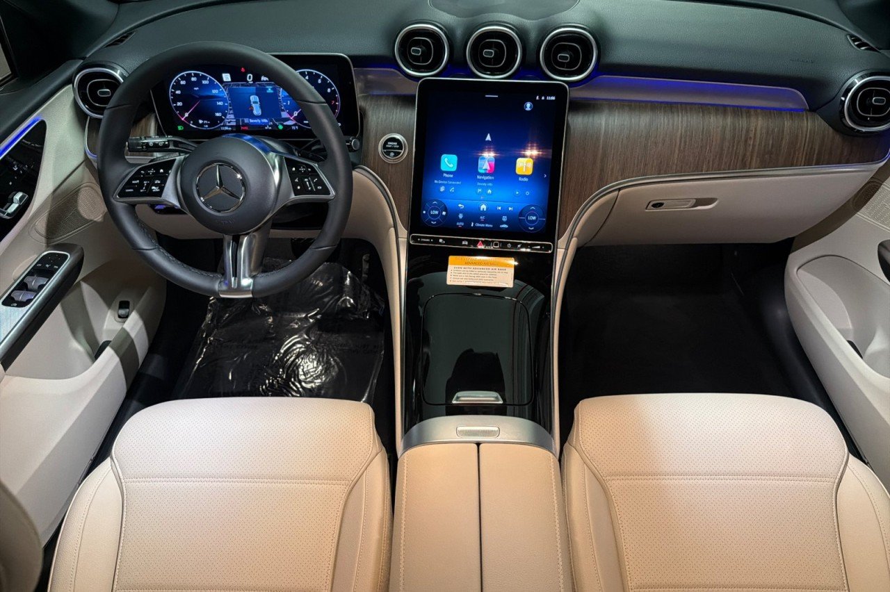 New 2026 Polar White Mercedes-Benz GLC 300 SUV image 12