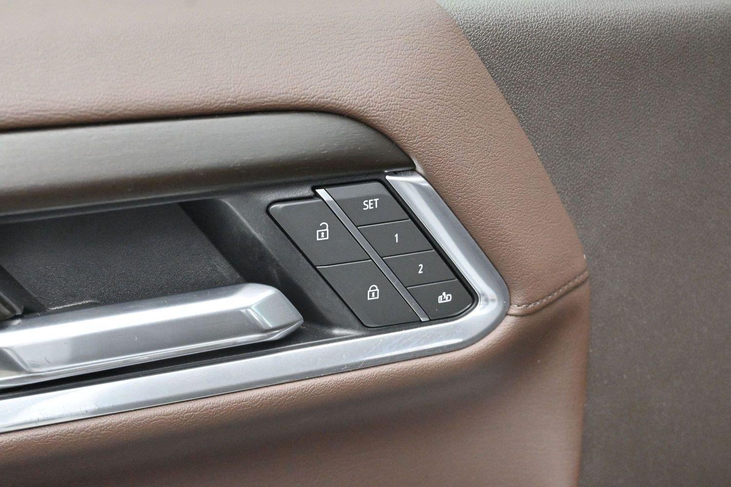 Used 2025 White Frost Tricoat GMC Denali image 10