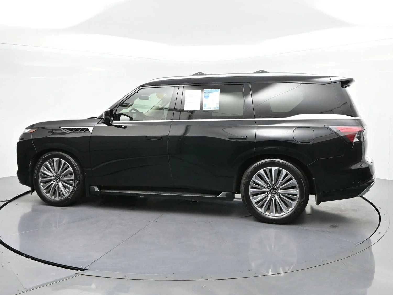 Used 2025 Black Obsidian INFINITI LUXE image 5