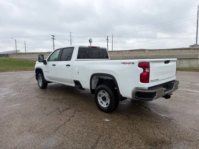 New 2026 Summit White Chevrolet WT image 4