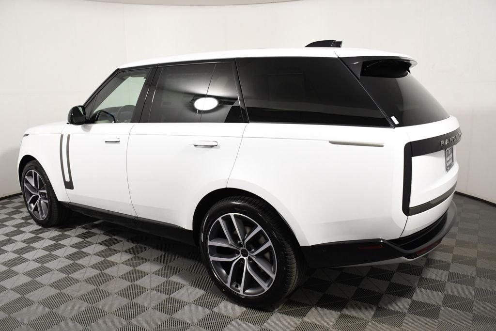 New 2026 Ostuni Perl Wh Land Rover SE image 3