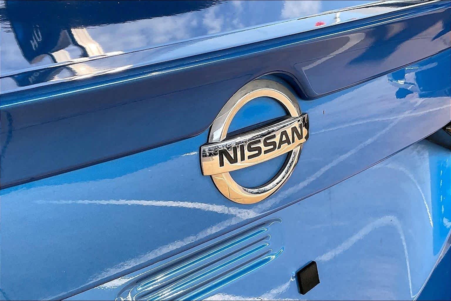 Used 2023 Electric Blue Metallic Nissan SR image 28