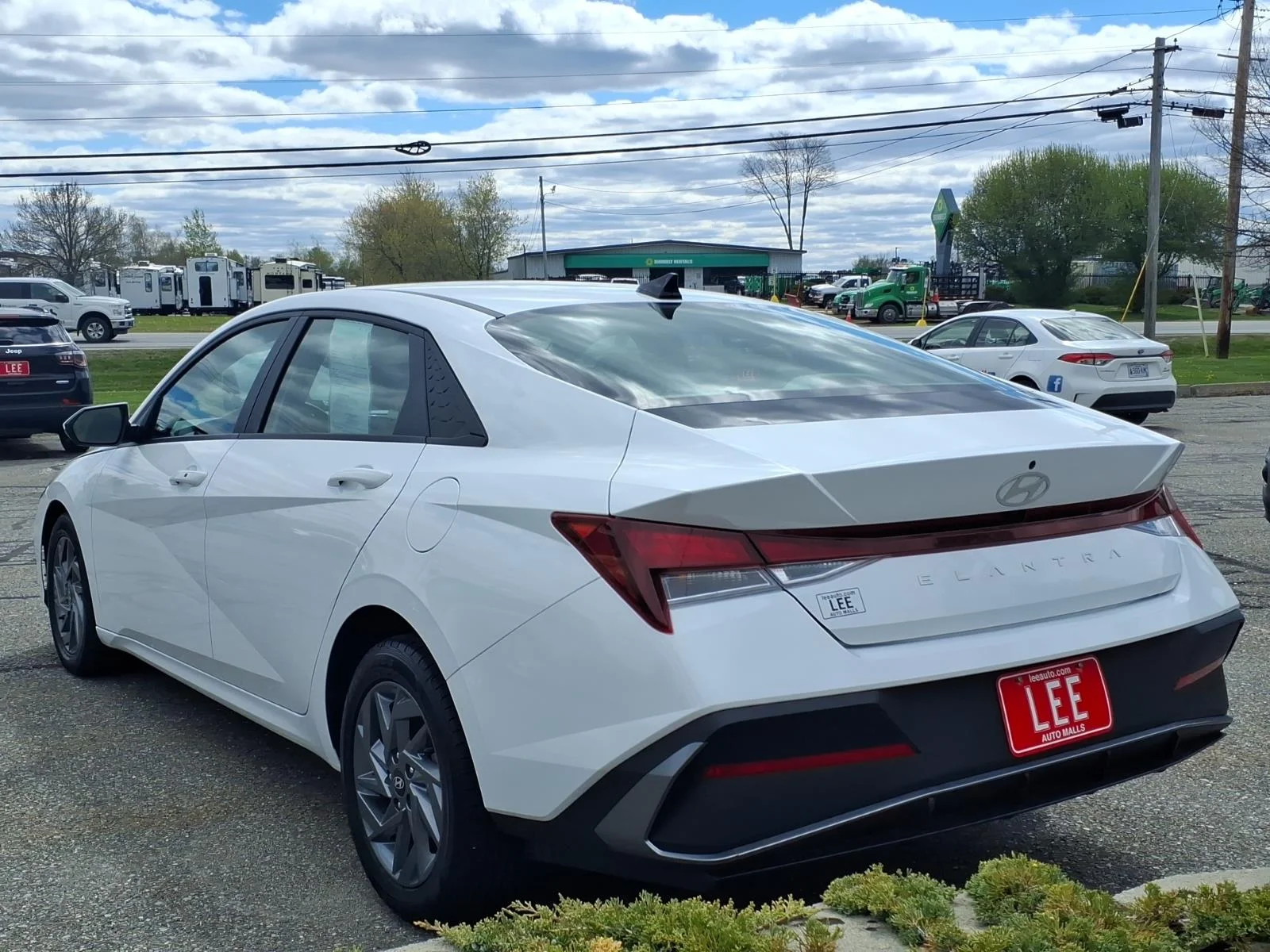 Used 2024 White Hyundai SEL image 7