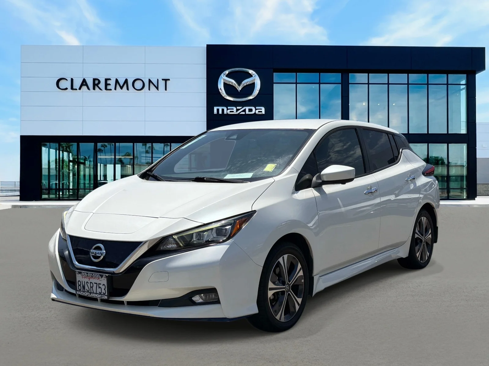 Used 2021 PEARL WHITE Nissan SV PLUS HATCHBACK image 3