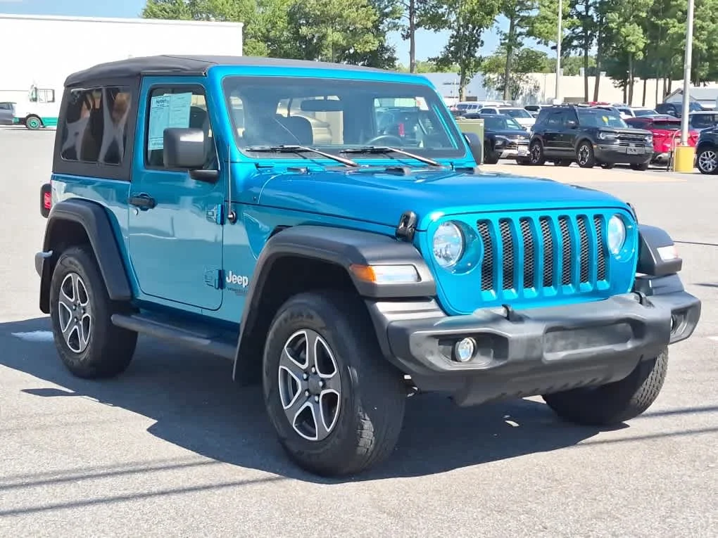 Used 2019 Bikini Pearlcoat Jeep Sport S image 2