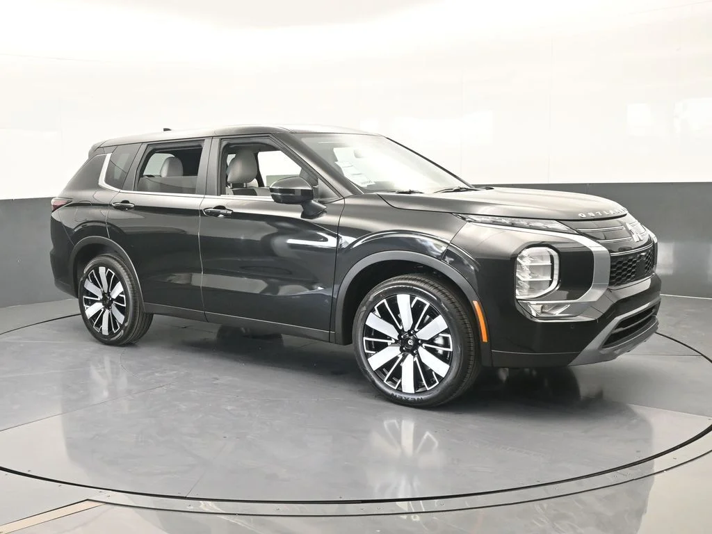 New 2026 Black Diamond Mitsubishi SE image 8