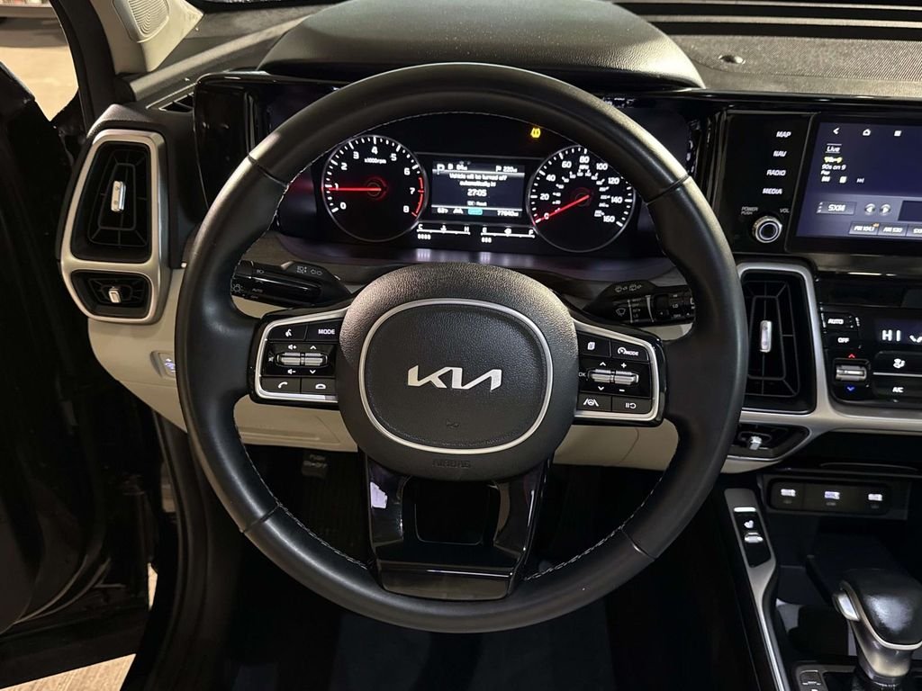 Used 2022 Black Kia S image 17