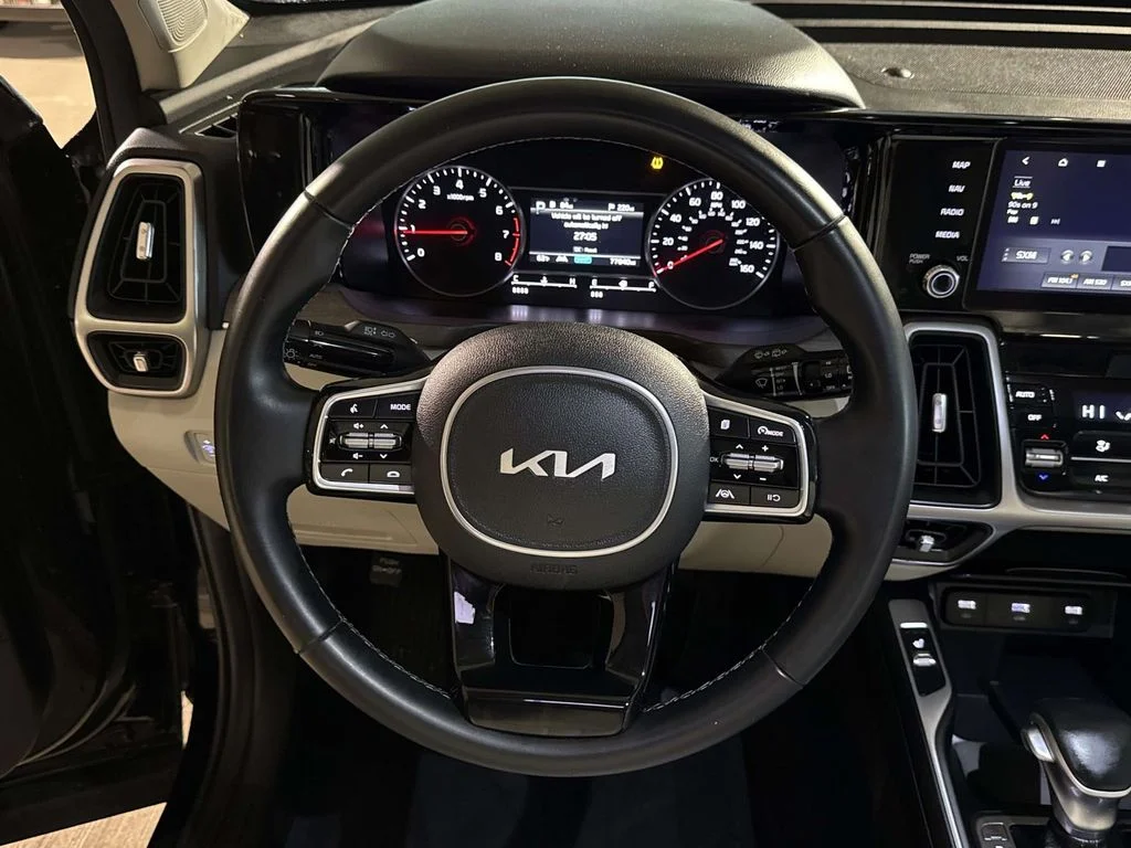 Used 2022 Black Kia S image 17