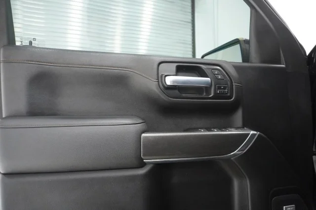 Used 2021 BLACK GMC AT4 image 17