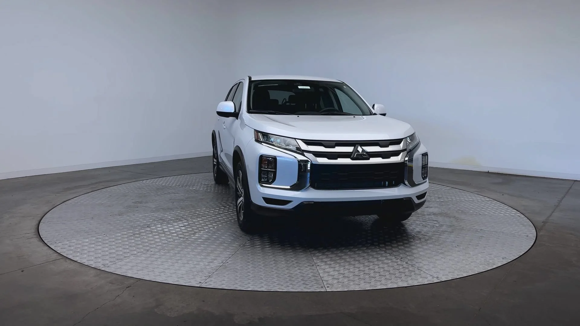New 2026 White Diamond Mitsubishi ES image 3