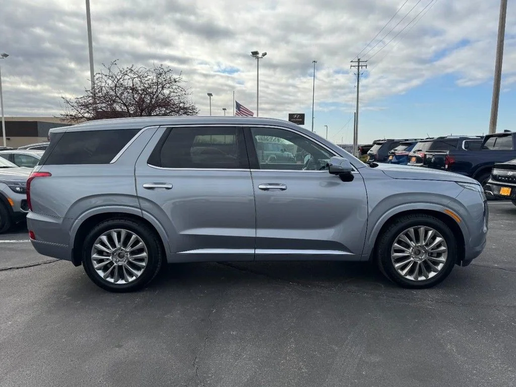 Used 2020 Silver Hyundai Limited image 2
