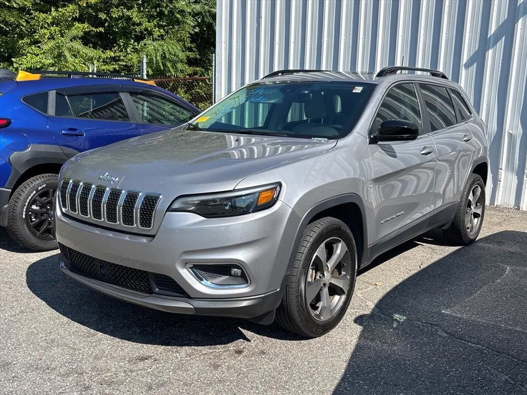 Used 2022 Silver Jeep Limited image 1