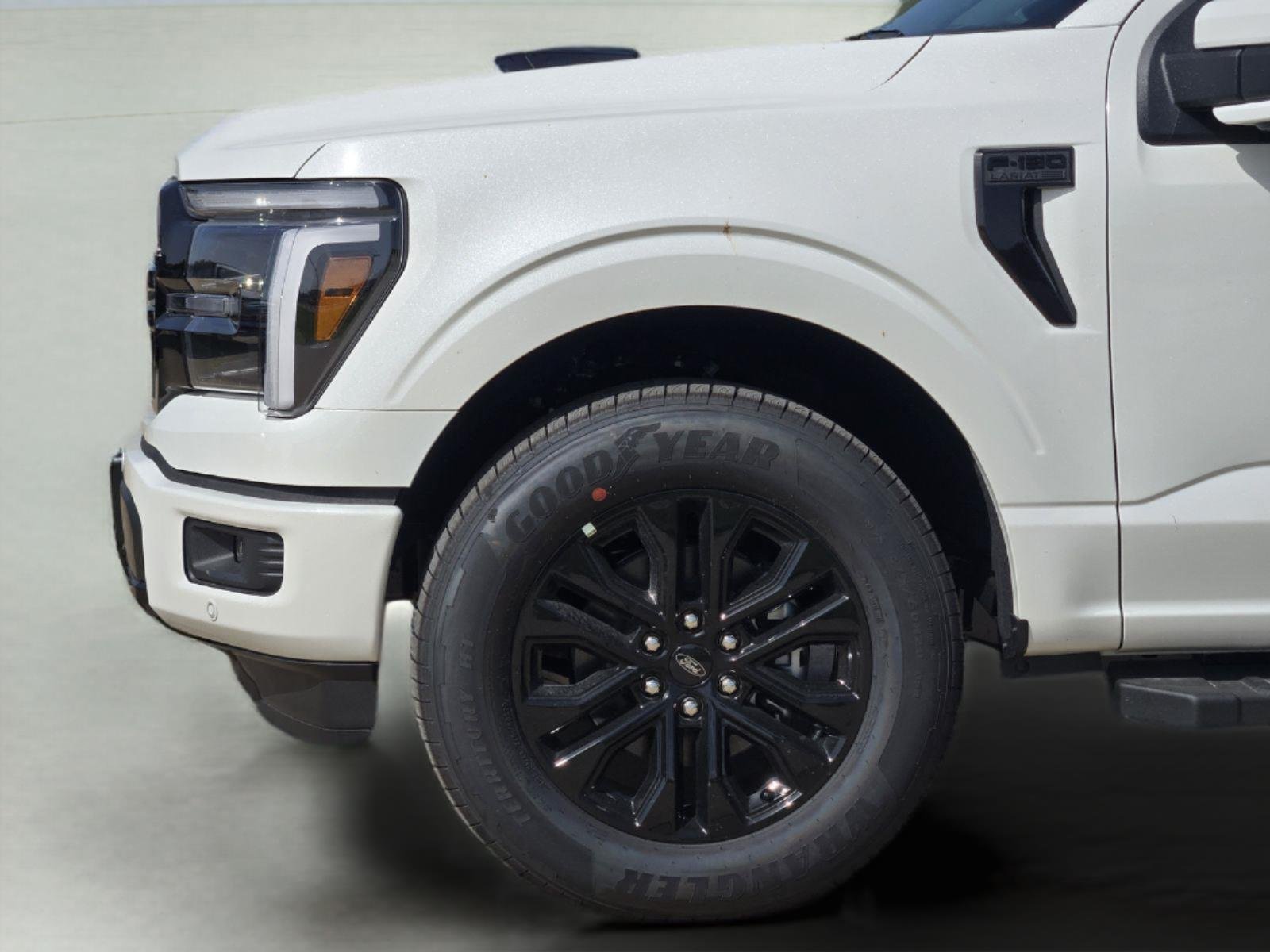 New 2026 Star White Metallic Tri-Coat Ford Lariat® image 6