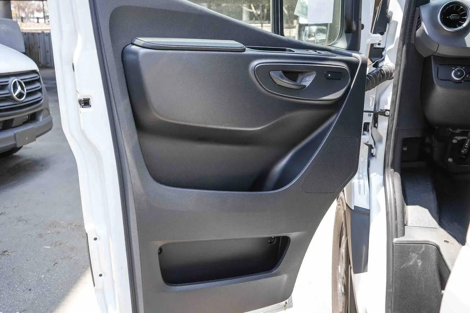 New 2026 Arctic White Mercedes-Benz Crew 144WB High Roof RWD 2.0L I4 Diesel Turbo HO image 24