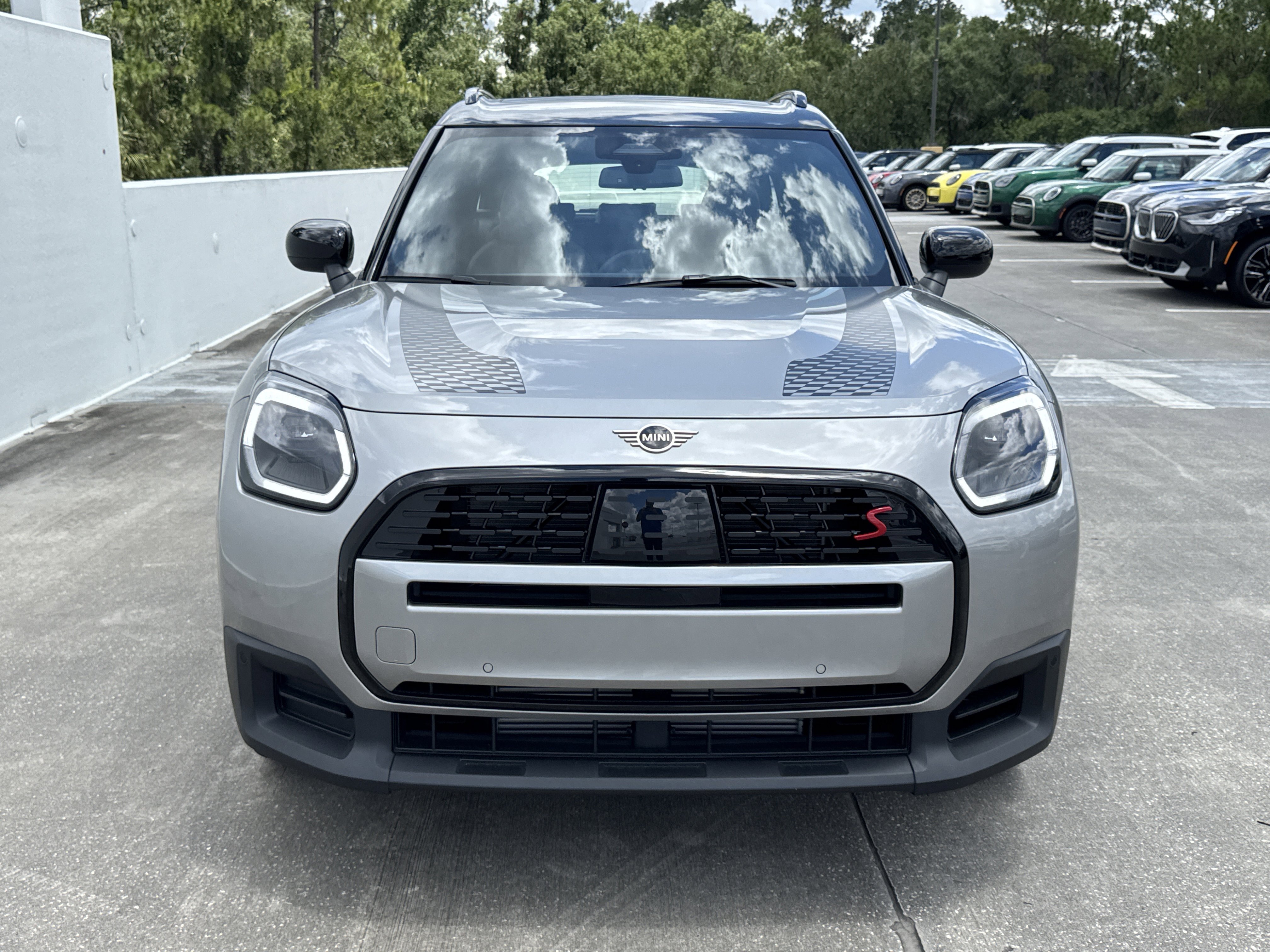New 2027 Silver MINI Signature Plus image 2